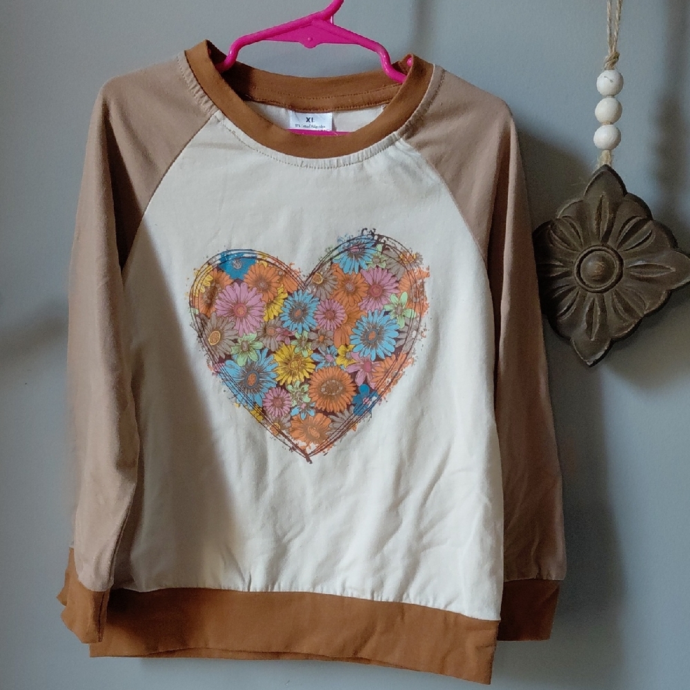New Long-sleeve Floral Heart Top